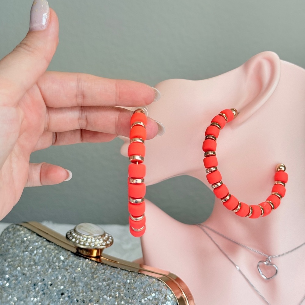 ⚜️ Elegant Coral Hoop Earrings - Picture 5 of 9